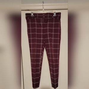Burgundy with white color block capri